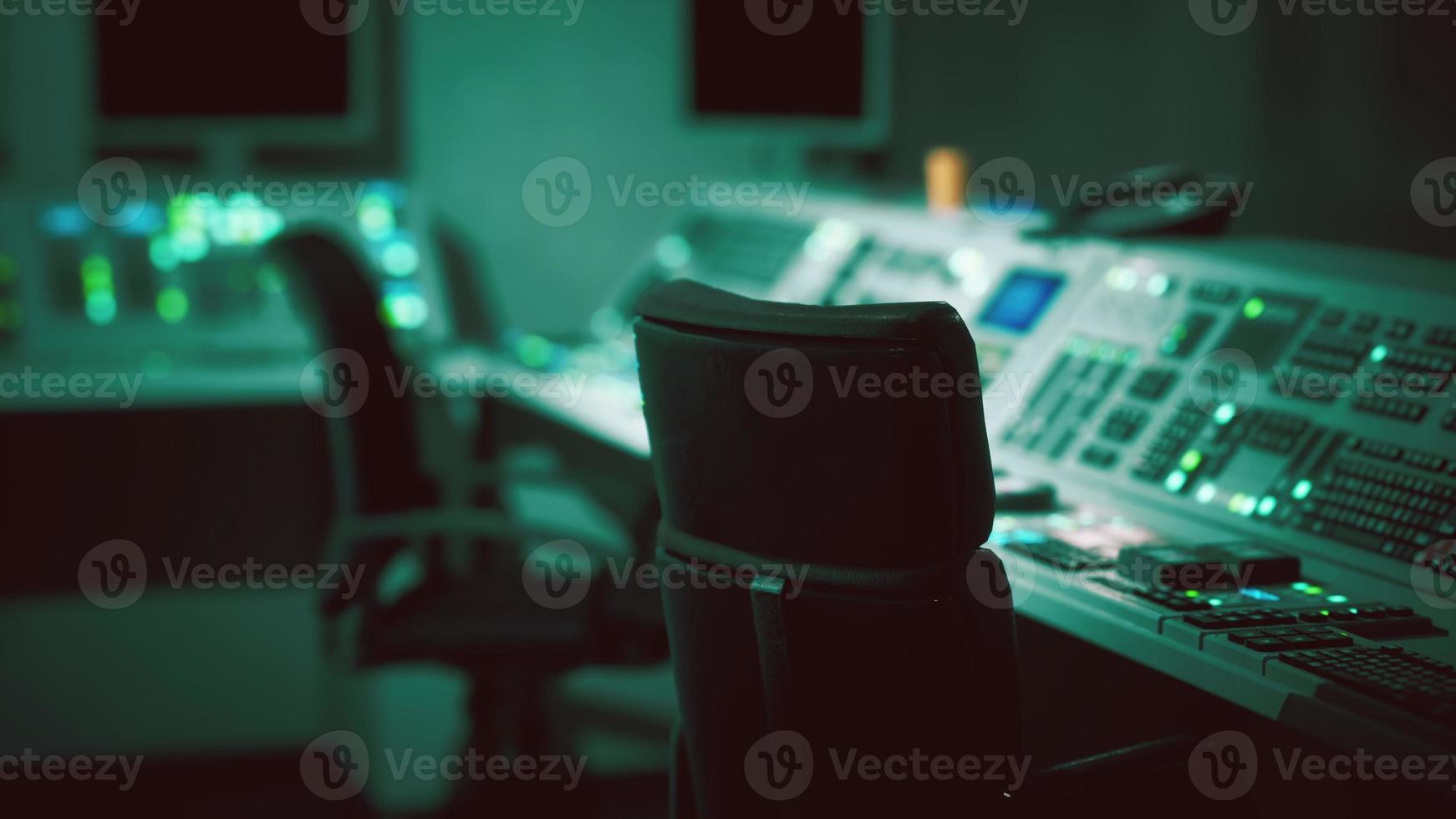 sala di controllo vuota della centrale elettrica foto