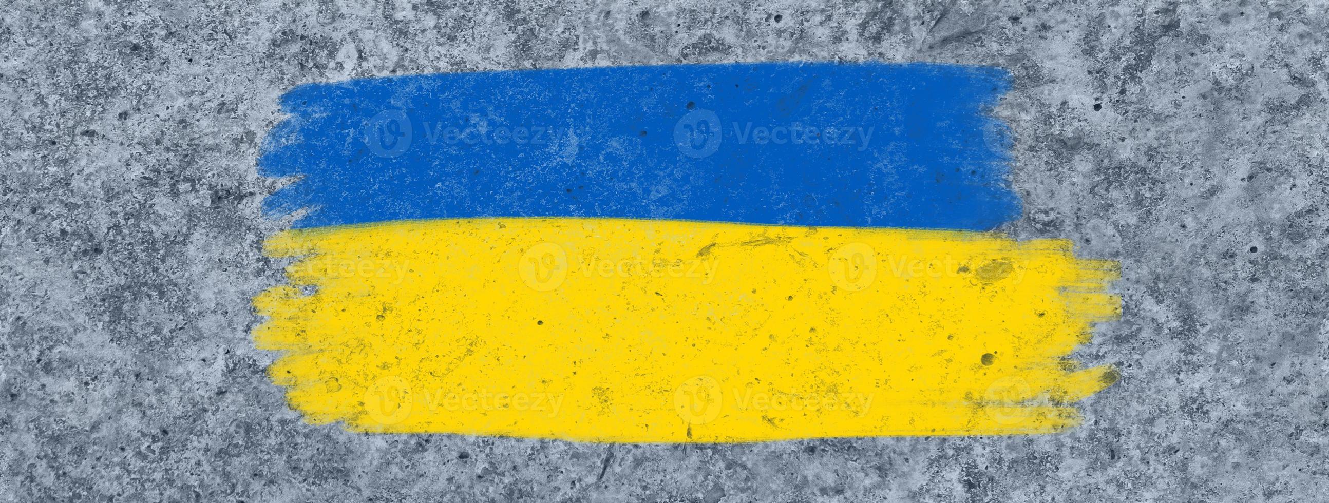 bandiera dell'ucraina su un muro di cemento foto