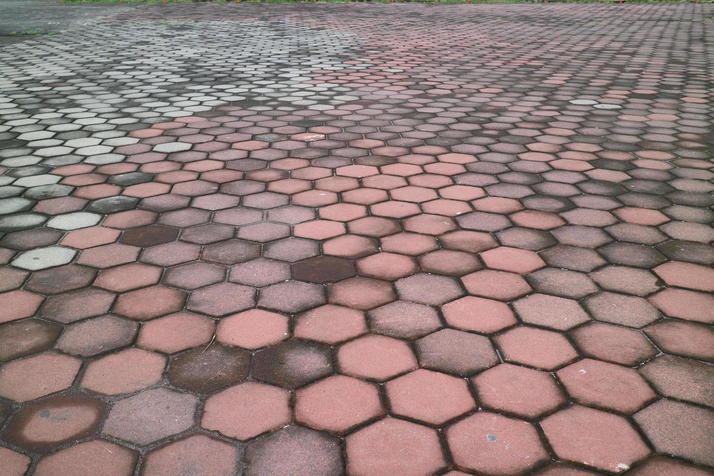 pavimentazione in mattoni rossi a forma esagonale foto