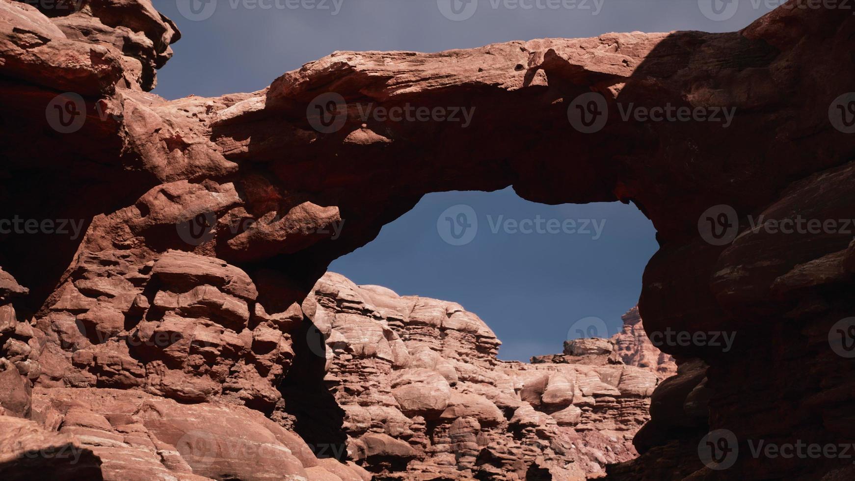 arco in pietra rossa nel parco del Grand Canyon foto