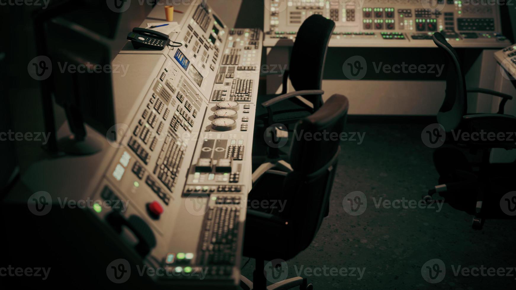 sala di controllo vuota della centrale elettrica foto