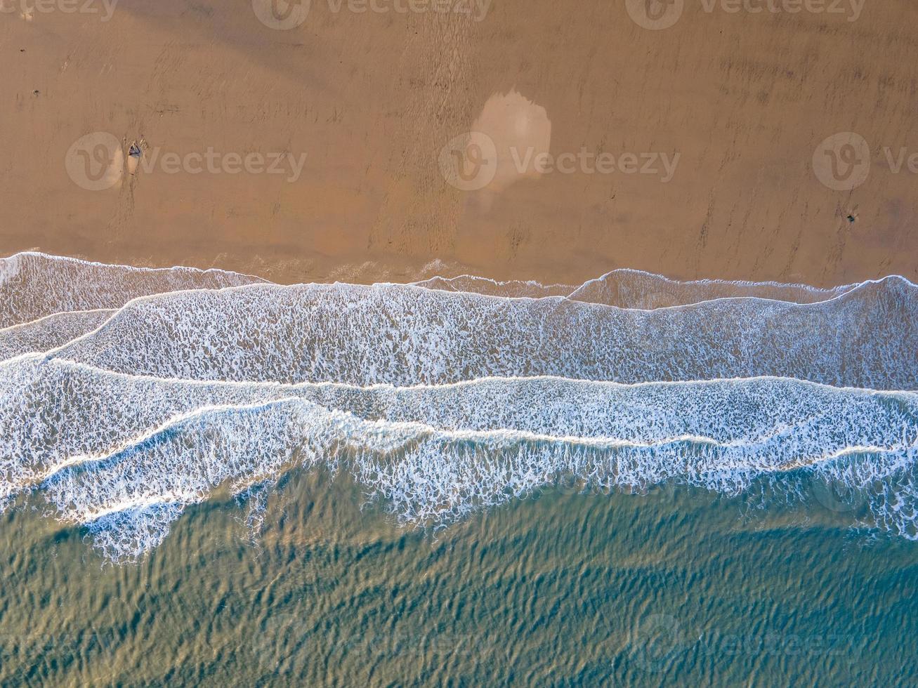 fotografia aerea del mare, delle spiagge e delle onde foto
