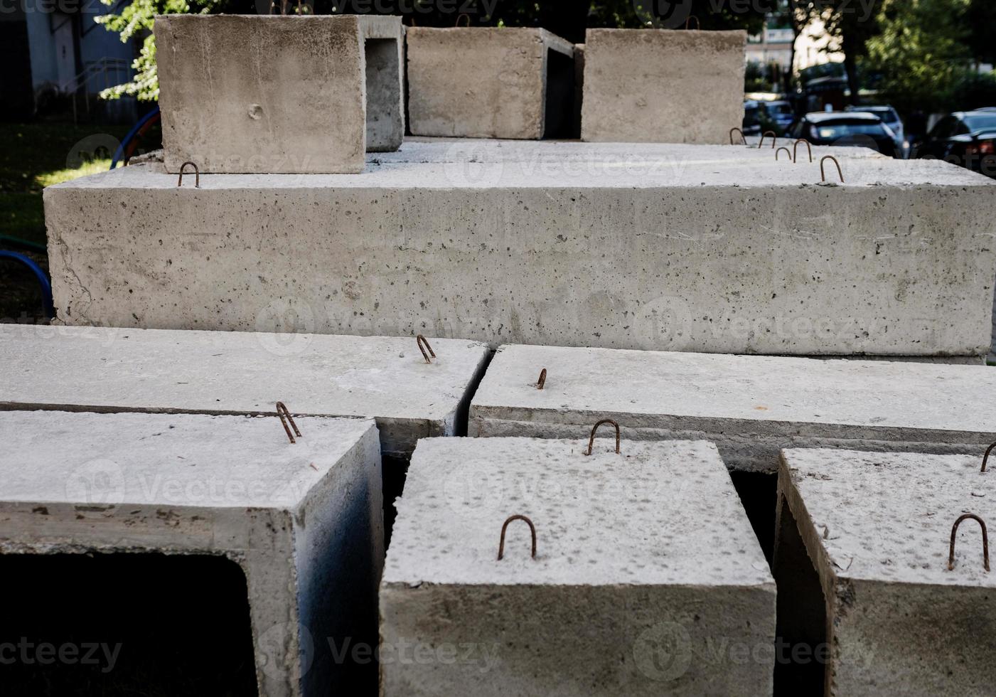 pila di blocchi di cemento foto