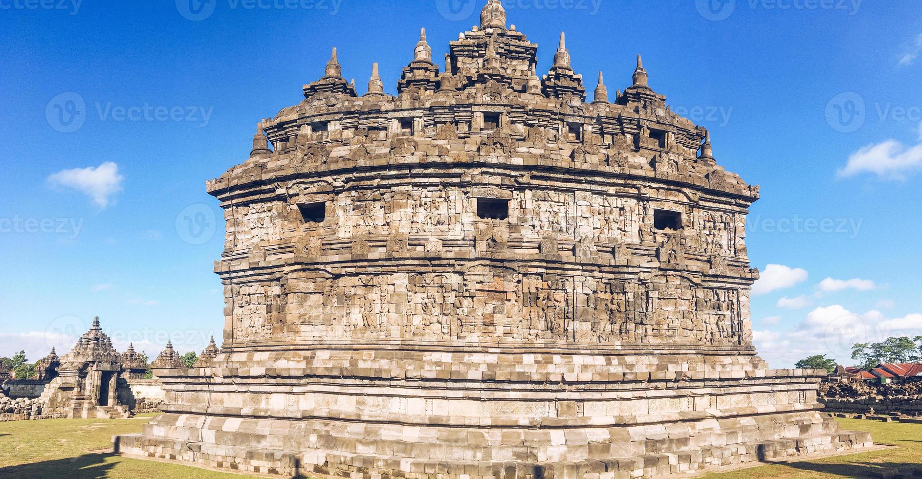 candi plaosan o tempio plaosan nel tempio complesso plaosan. uno dei templi buddisti giavanesi situato nel villaggio di bugisan, prambanan, klaten regency vicino a yogyakarta, java centrale, indonesia. foto