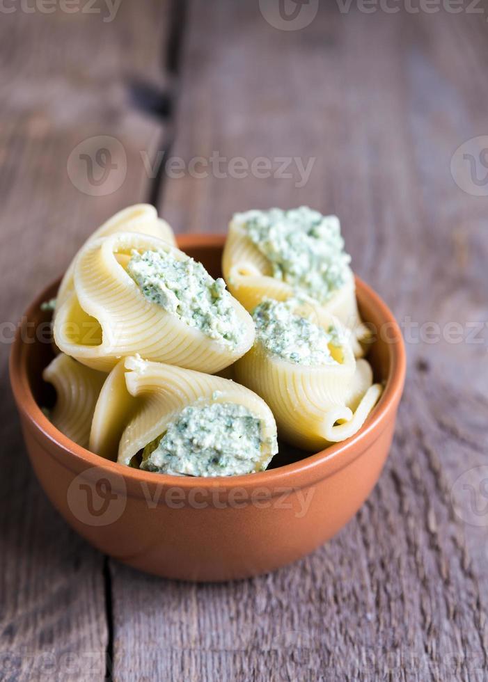 lumaconi ripieni di formaggio foto