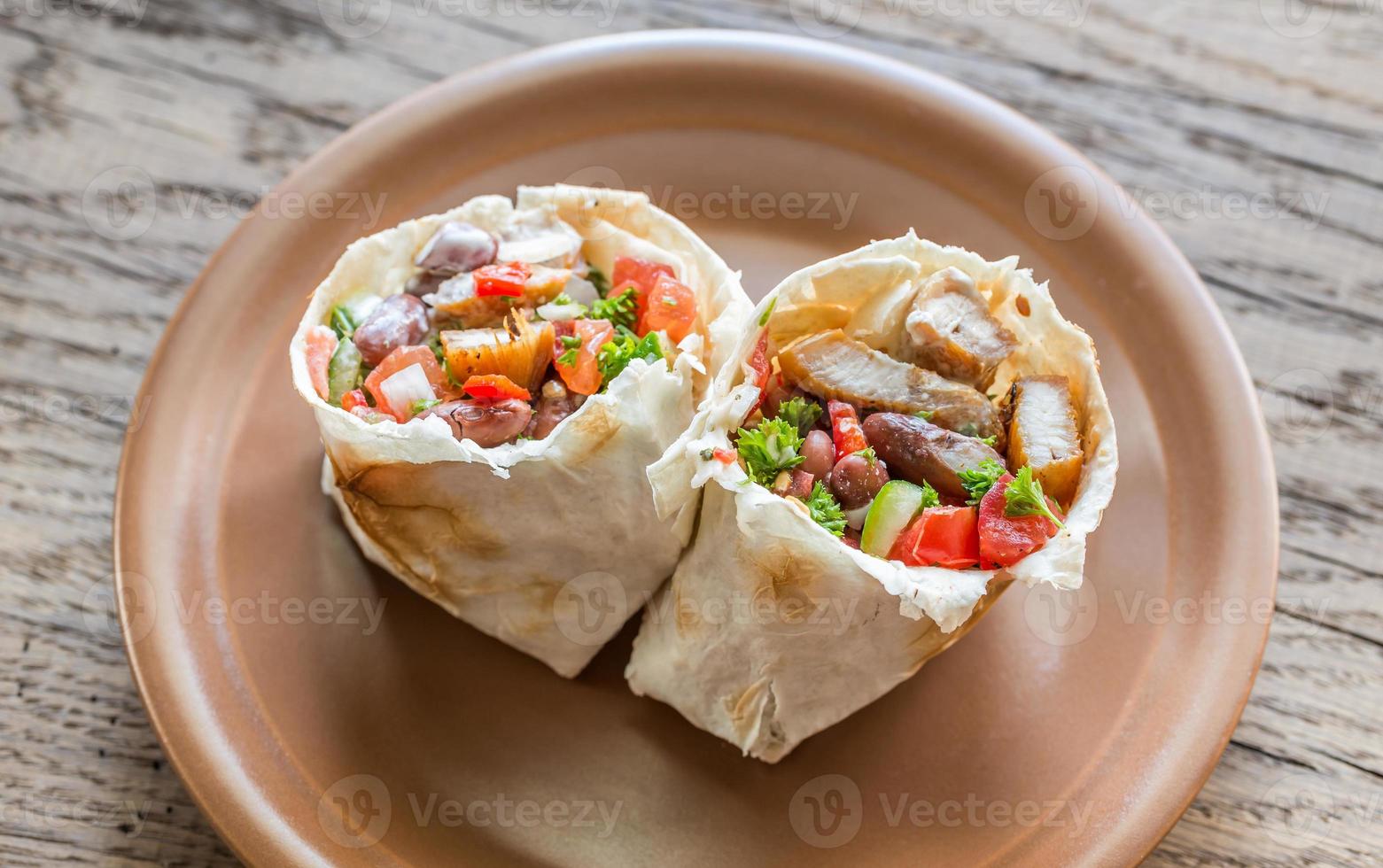 primo piano del burrito di pollo foto