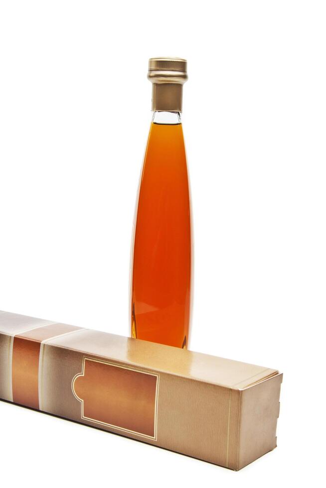 cognac in bottiglia senza etichette foto
