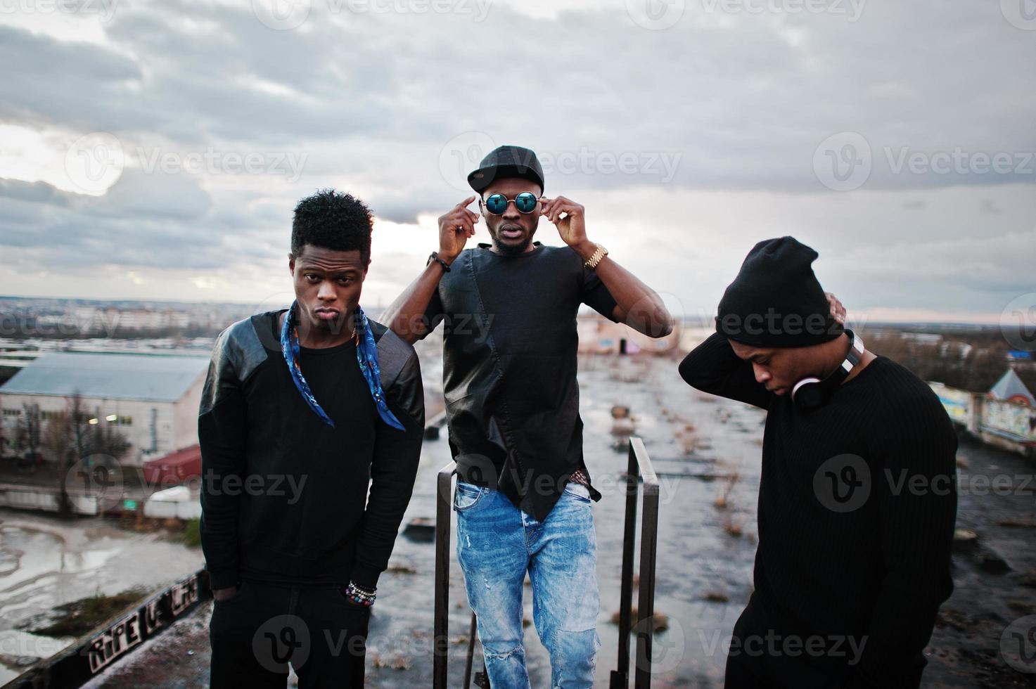 banda di tre cantanti rap sul tetto foto