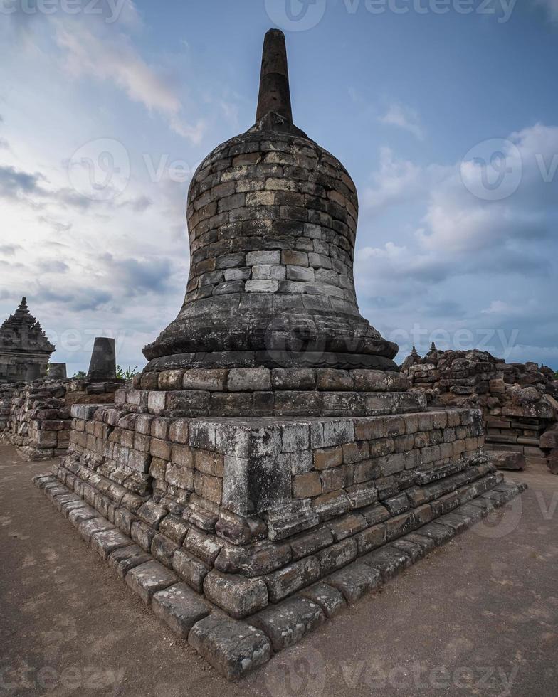 templi buddisti situati nel villaggio di bugisan, prambanan foto