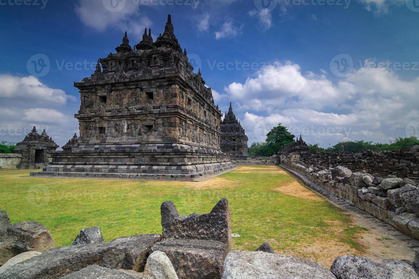 templi buddisti situati nel villaggio di bugisan, prambanan foto