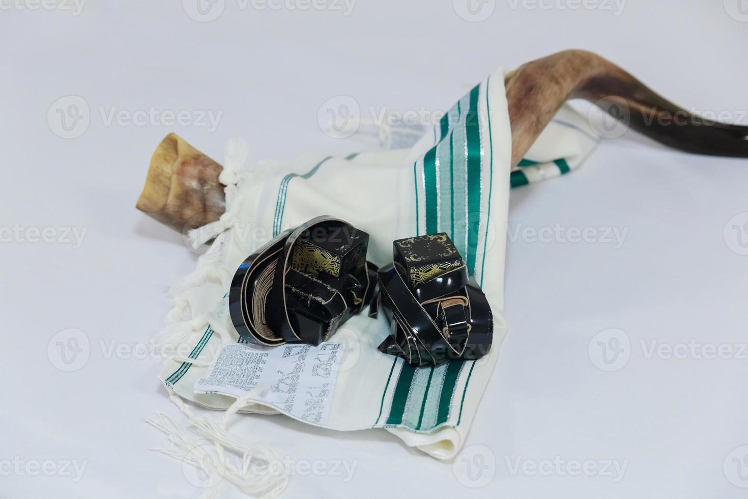 scialle di preghiera - simbolo religioso ebraico tallit e shofar foto