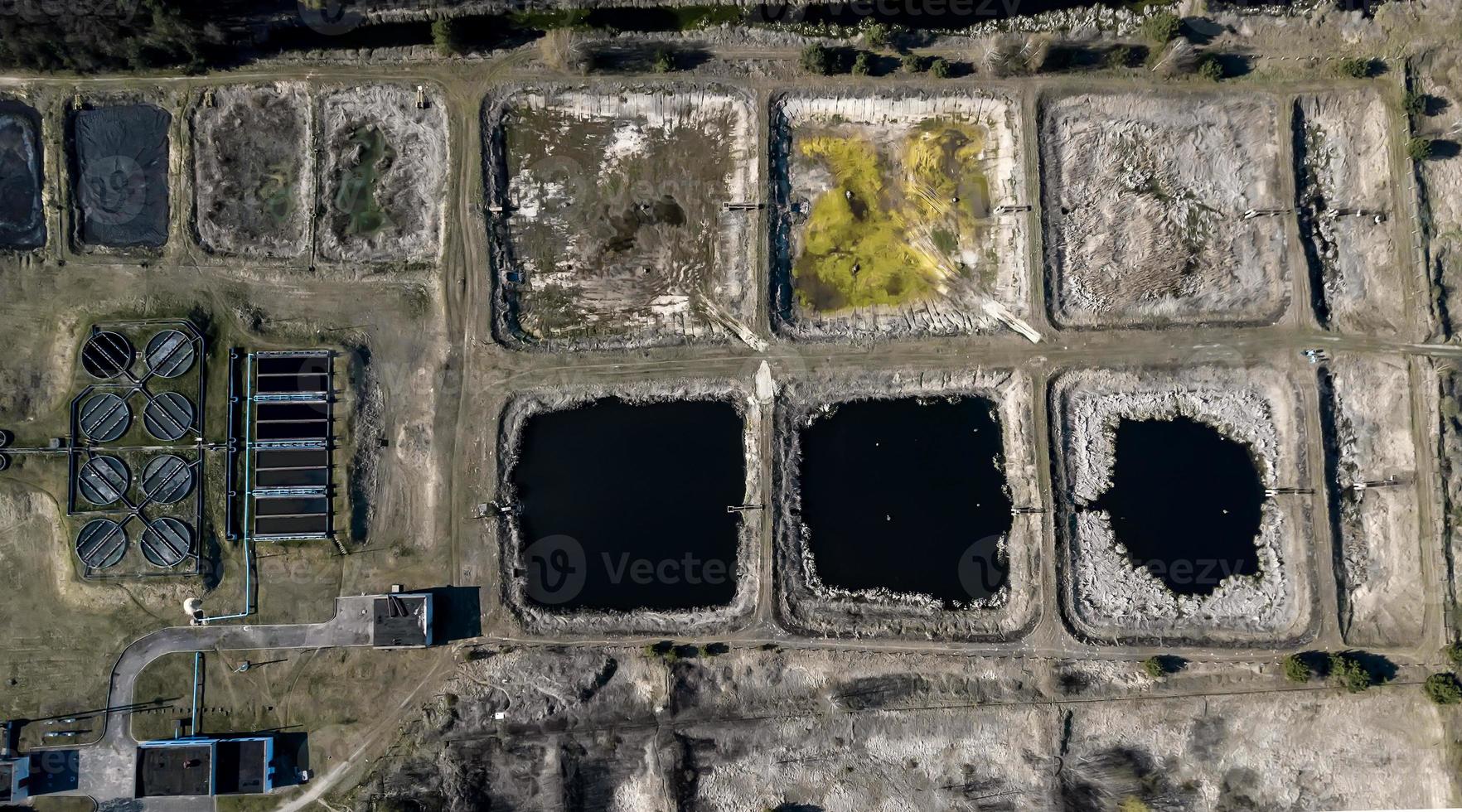 vista aerea dell'impianto di trattamento delle acque reflue naturali foto
