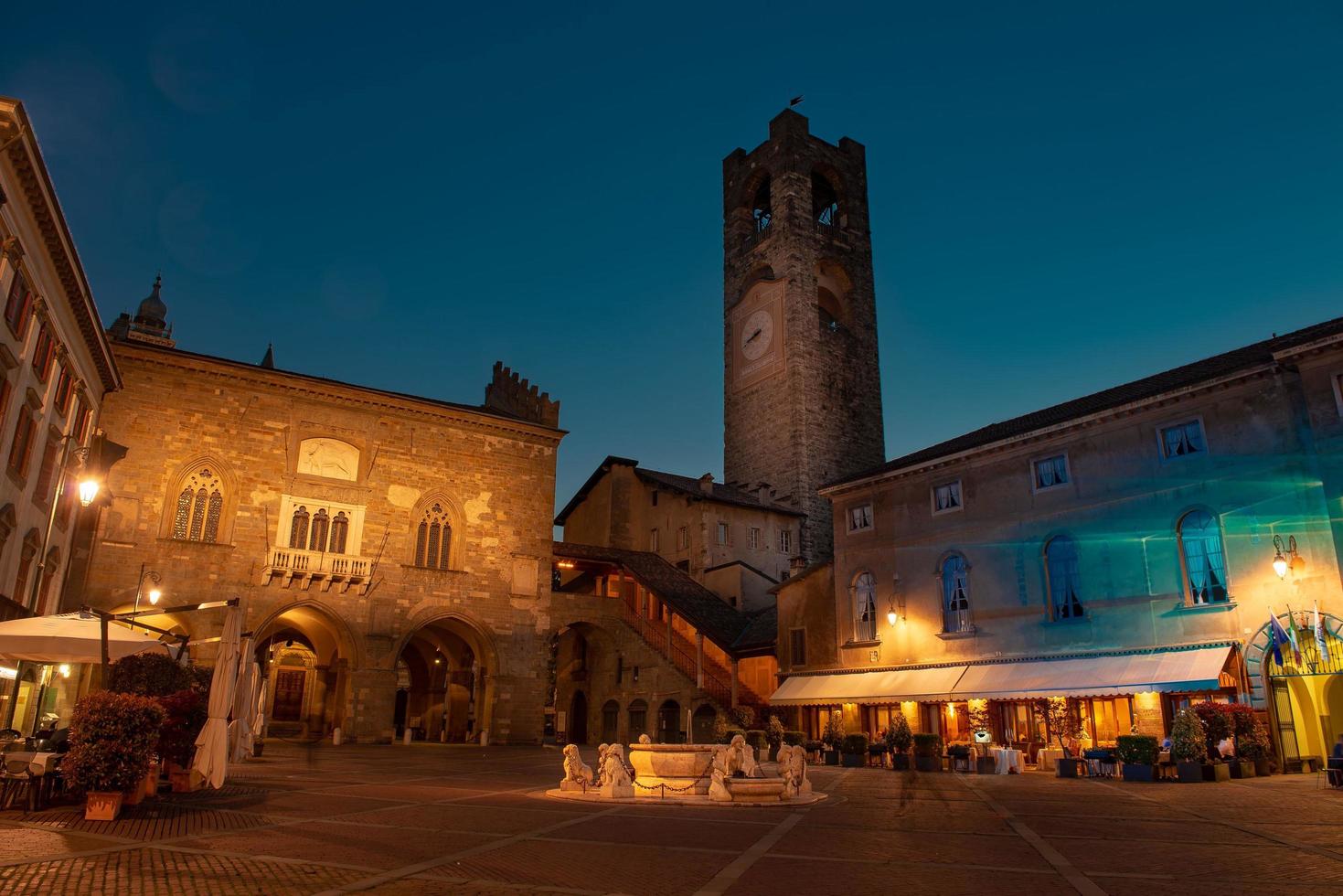 bergamo italia 2016 alta bergamo al tramonto foto