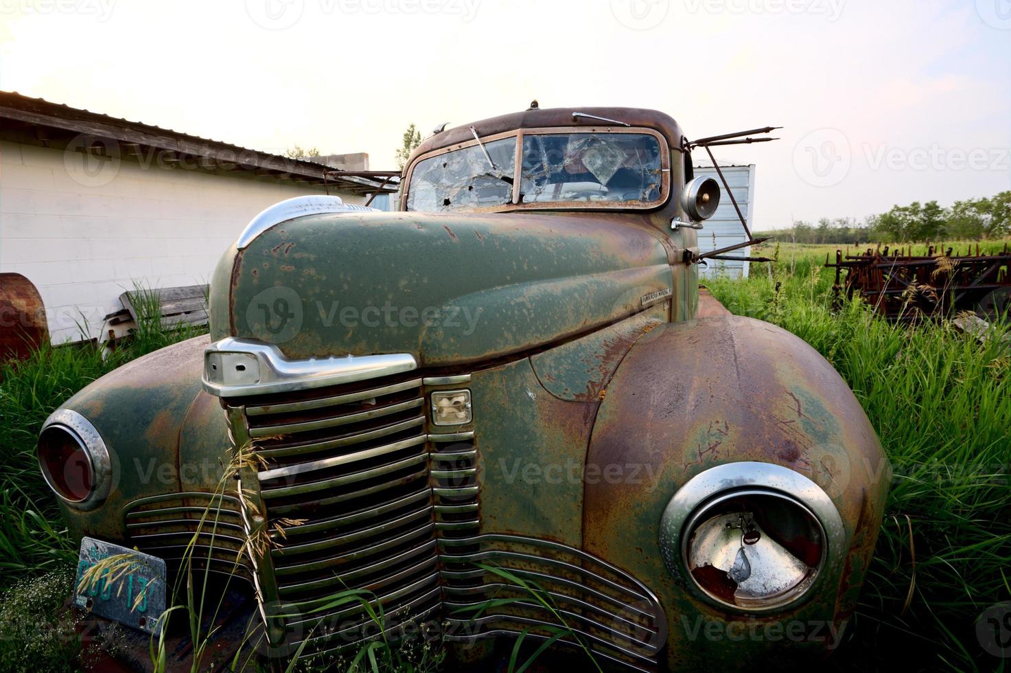 auto d'epoca abbandonata foto