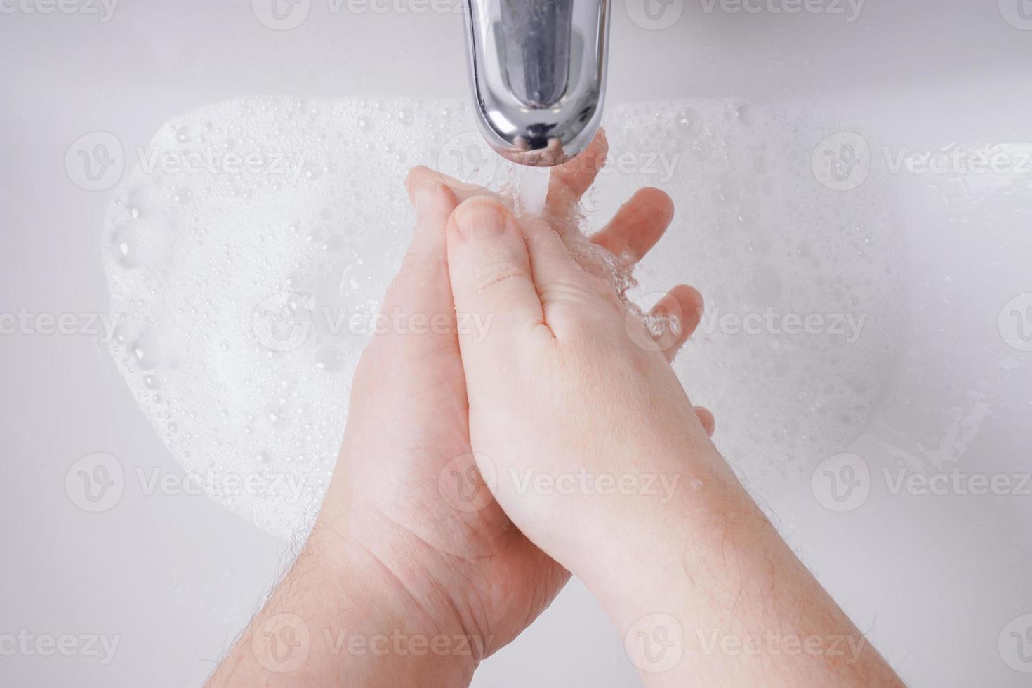 lavarsi le mani con acqua e sapone dal punto di vista personale foto