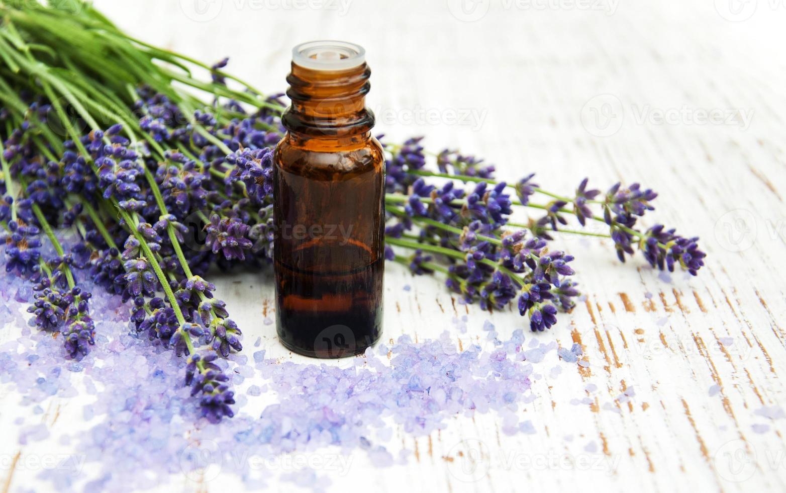 lavanda, sale marino e olio foto