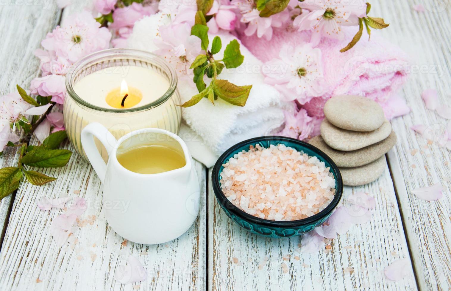prodotti termali con fiori di sakura foto