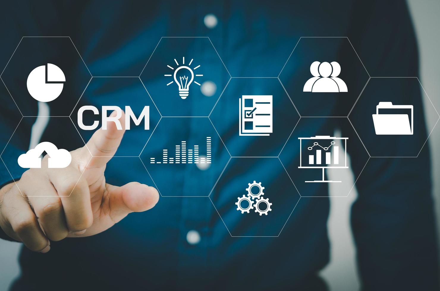 software del sistema di automazione della gestione delle relazioni con i clienti crm. tecnologia aziendale sul concetto di schermo virtuale. foto