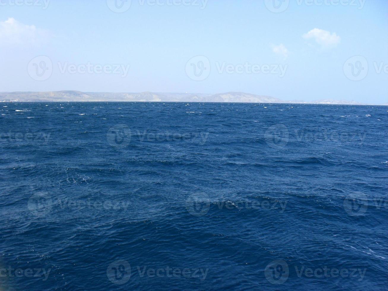 mare, cielo, orizzonte. sfondo, poster, calendario, carta, banner, posto per il testo, spazio per la copia dei viaggi estivi foto