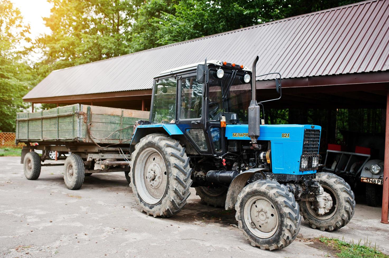 blu bielorussia 82.1 traktor con rimorchio per trattore foto