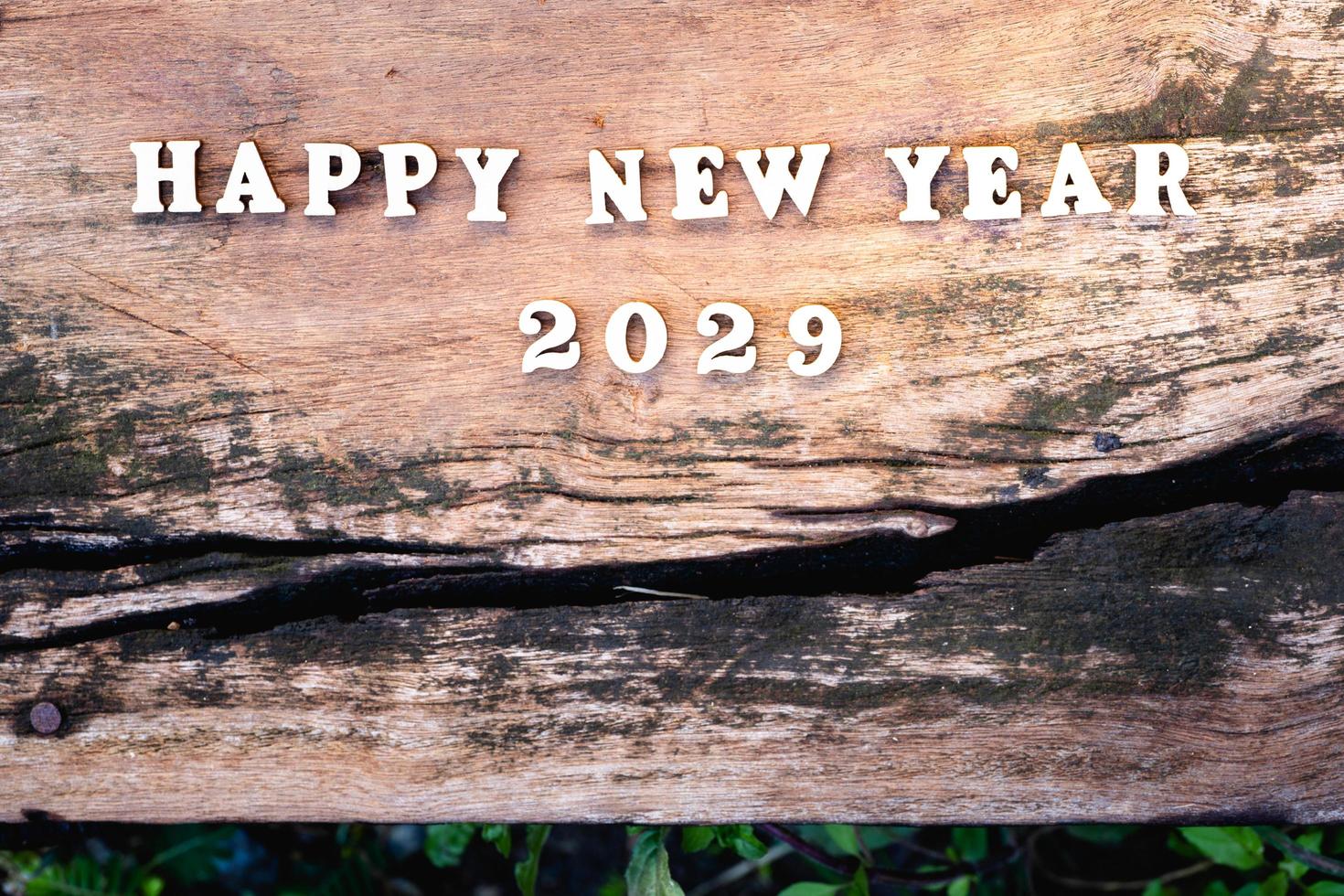 felice anno nuovo 2029 concetto. testo in legno su tavola d'epoca in legno. spazio vuoto per inserire il testo. foto