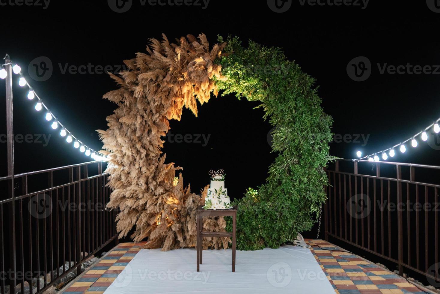 torta nuziale al matrimonio degli sposi foto