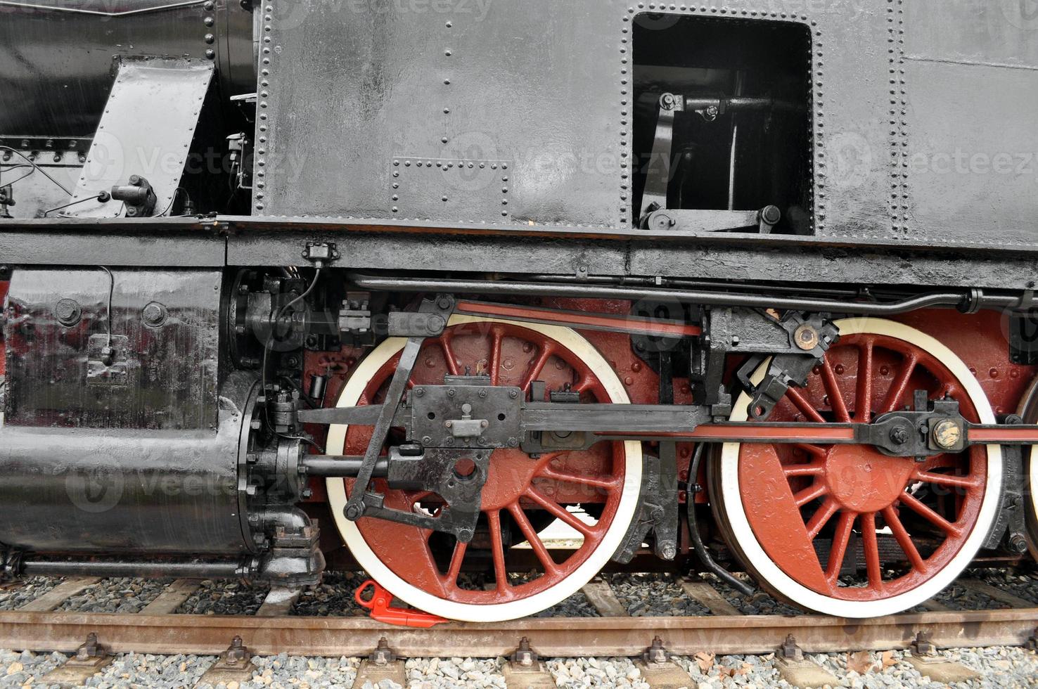 dettaglio dell'antica locomotiva del treno a vapore foto