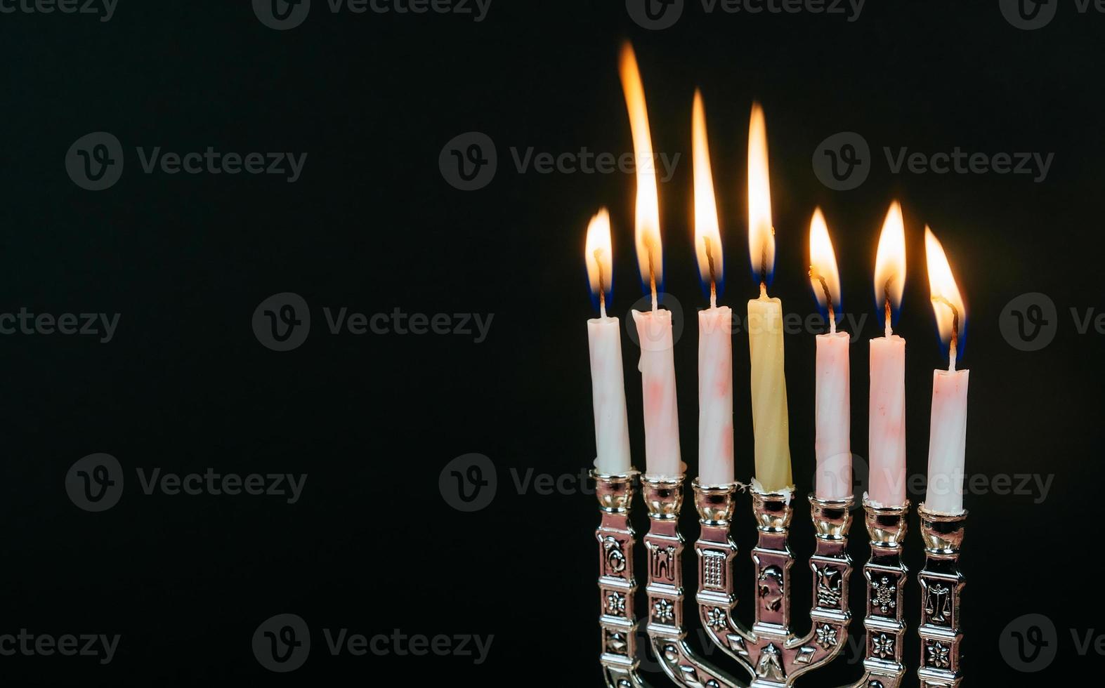 immagine della festa ebraica hanukkah sfondo con menorah tradizionale foto