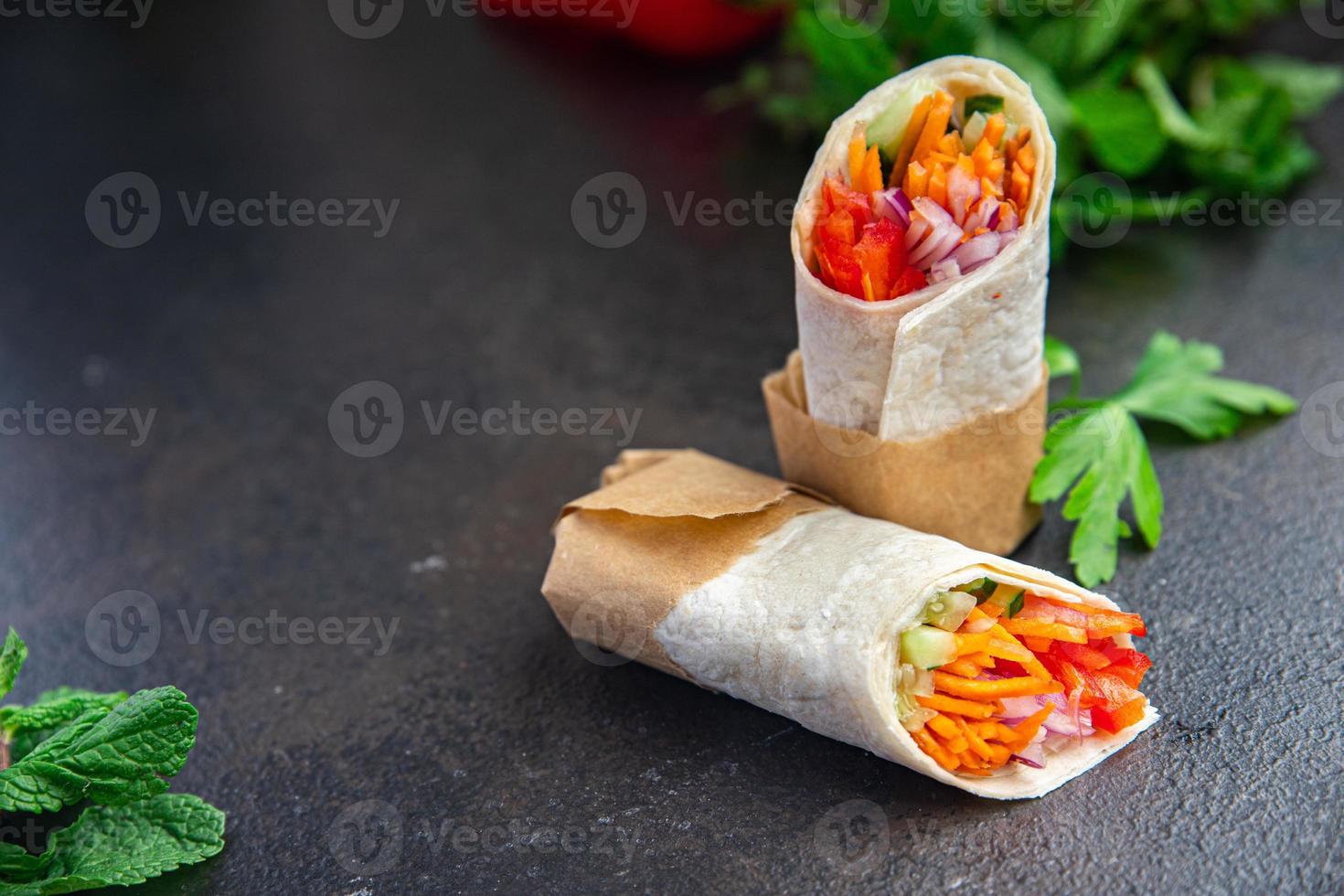 vegetariano doner kebab verdure lavash sandwich shawarma burrito pita ripieno vegetariano foto