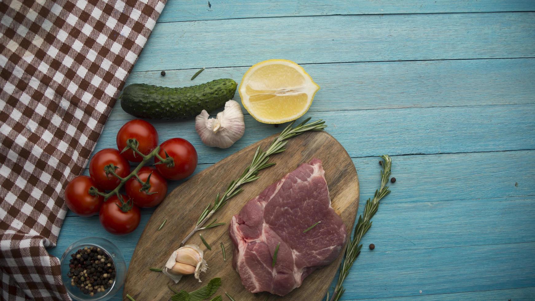 fondo di legno di carne di condimento foto