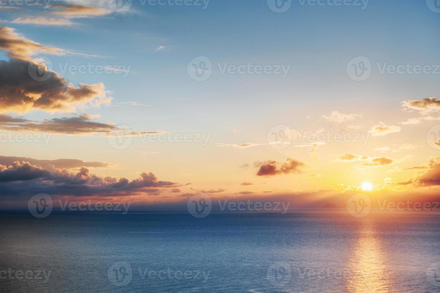 stupefacente forma del tramonto spiaggia della Thailandia foto