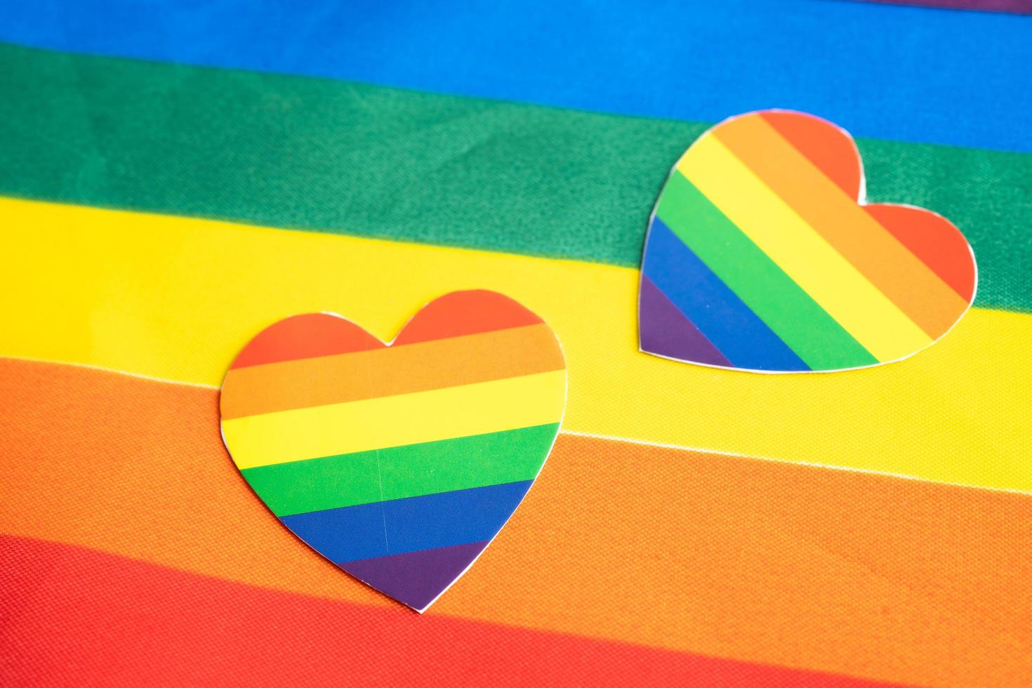 il mese dell'orgoglio dei cuori colorati dell'arcobaleno celebra l'annuale a giugno sociale, simbolo di lgbt, lesbica, gay, bisessuale, transgender, diritti umani e pace. foto