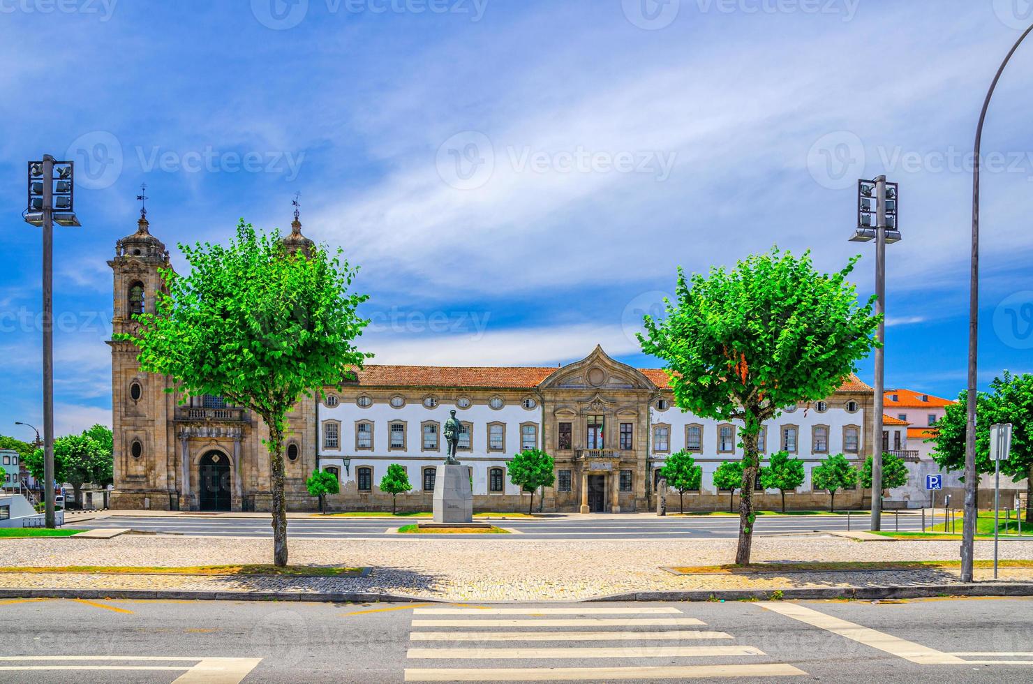 igreja do populo chiesa cattolica edificio neoclassico e monastero convento do populo nella città di Braga foto