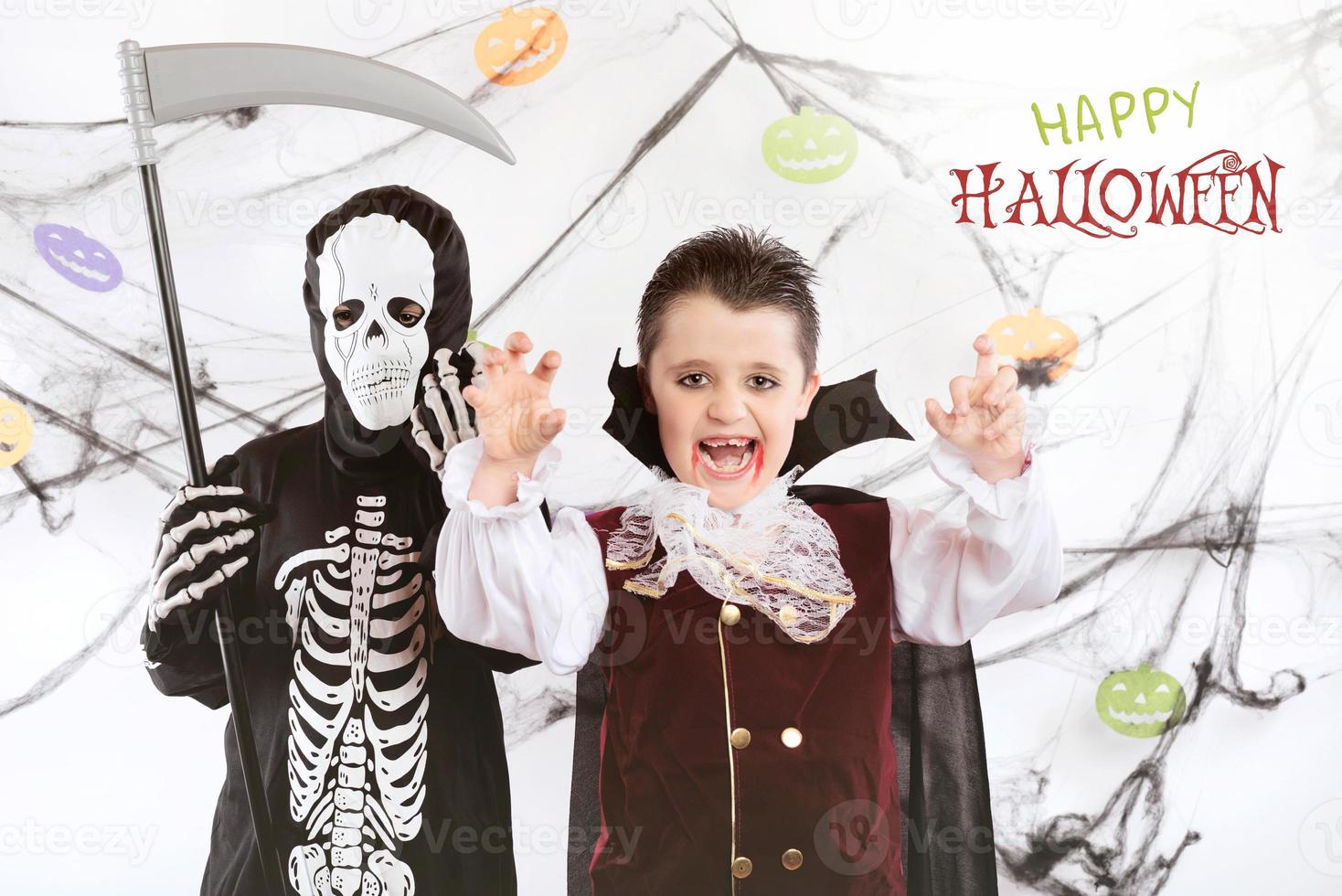 felice Halloween. bambini divertenti su halloween foto