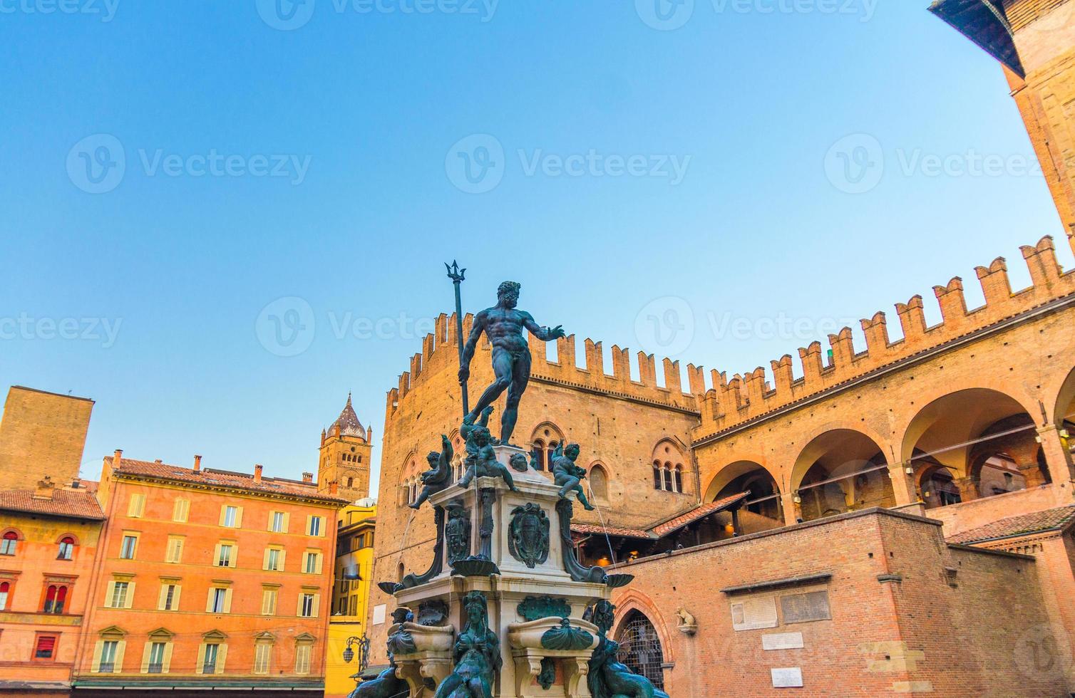 fontana del nettuno fontana del nettuno e palazzo re enzo palazzo su piazza del nettuno foto