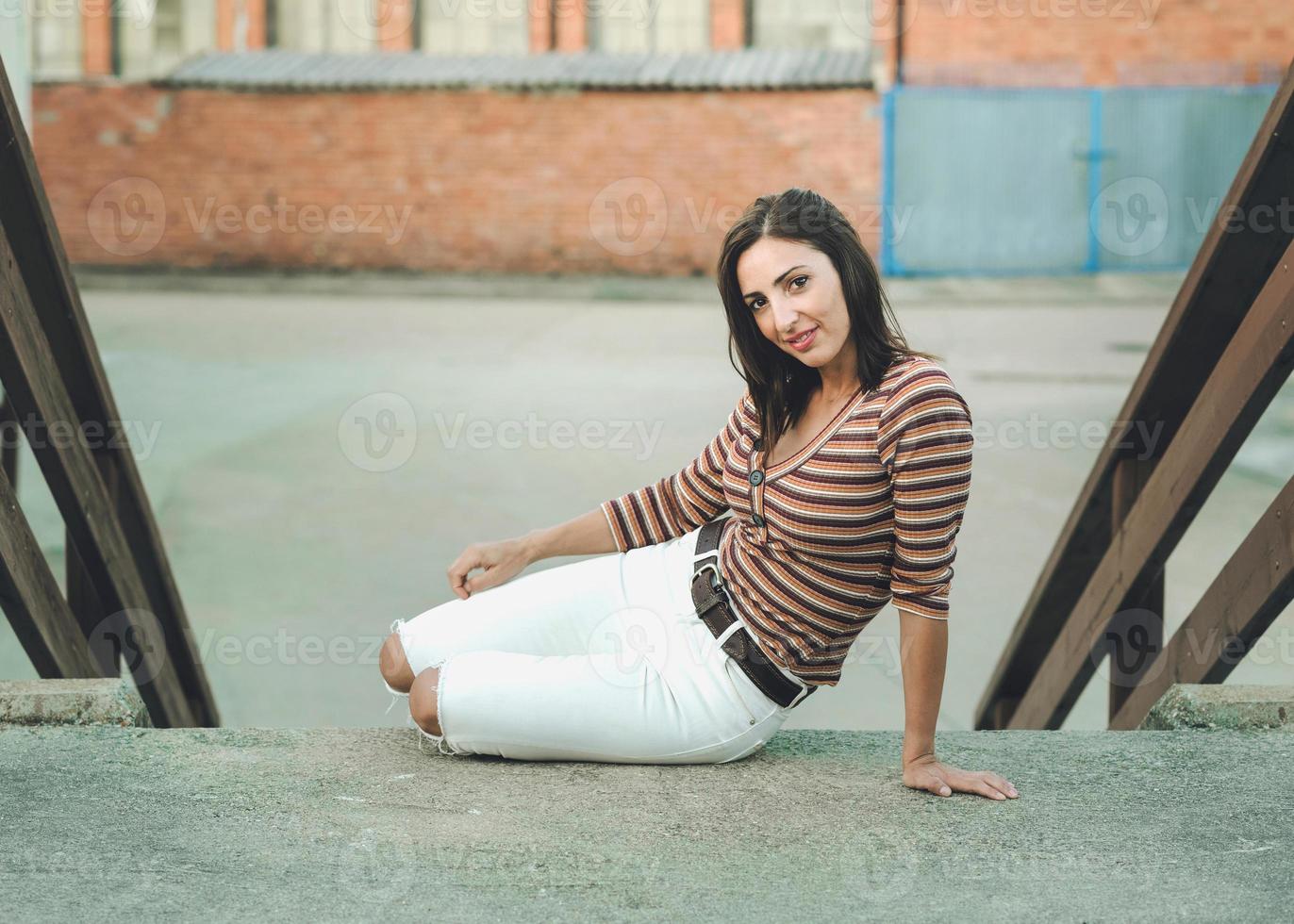 giovane donna sorridente foto