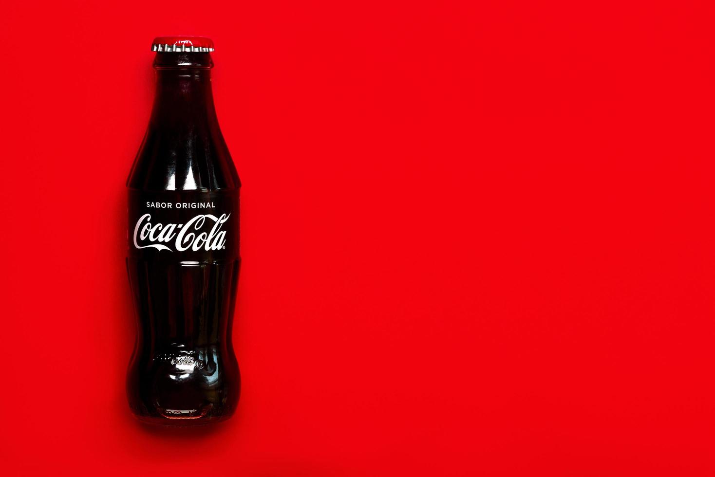 classica bottiglia di vetro di coca-cola foto