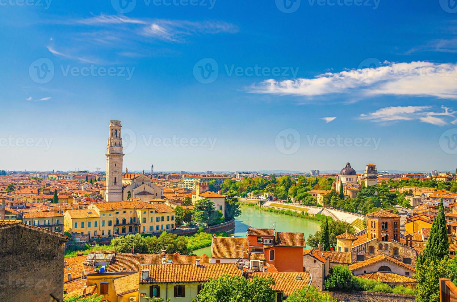 veduta aerea del centro storico di verona foto