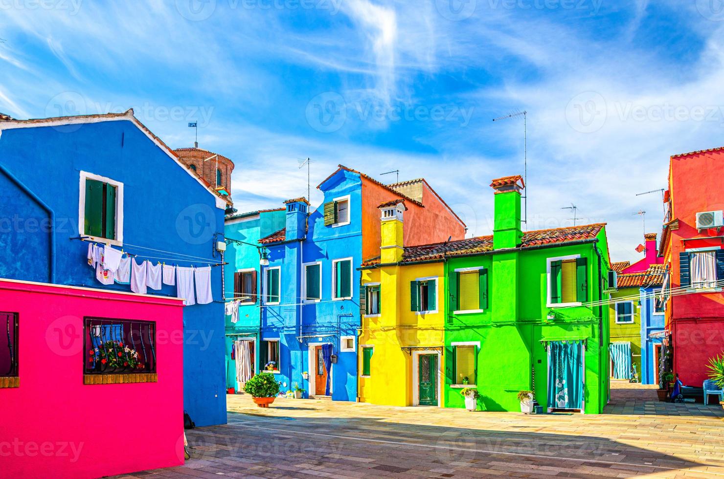 isola di burano con case colorate edifici foto