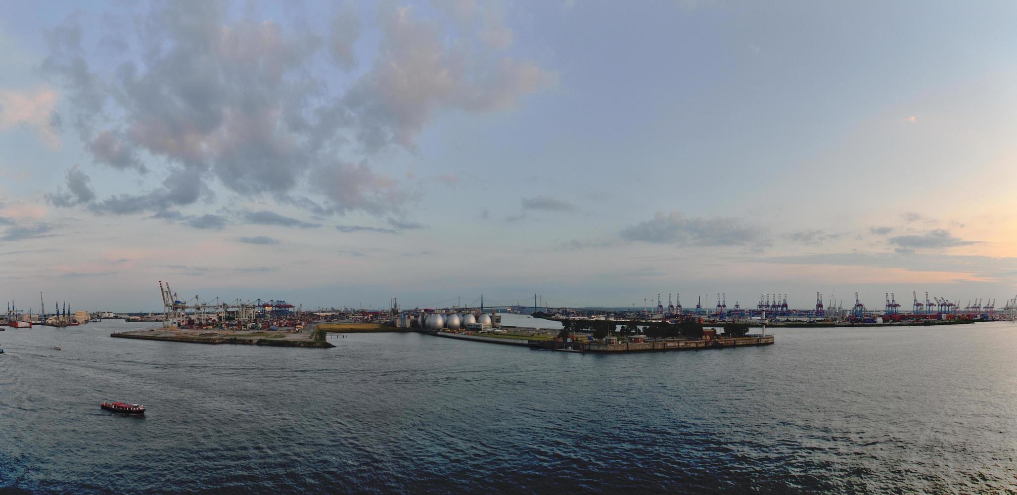 panorama del porto di amburgo foto