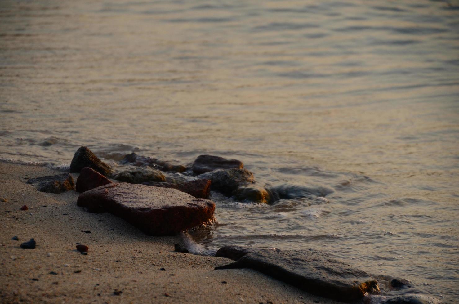 pietre al mare e alla spiaggia foto