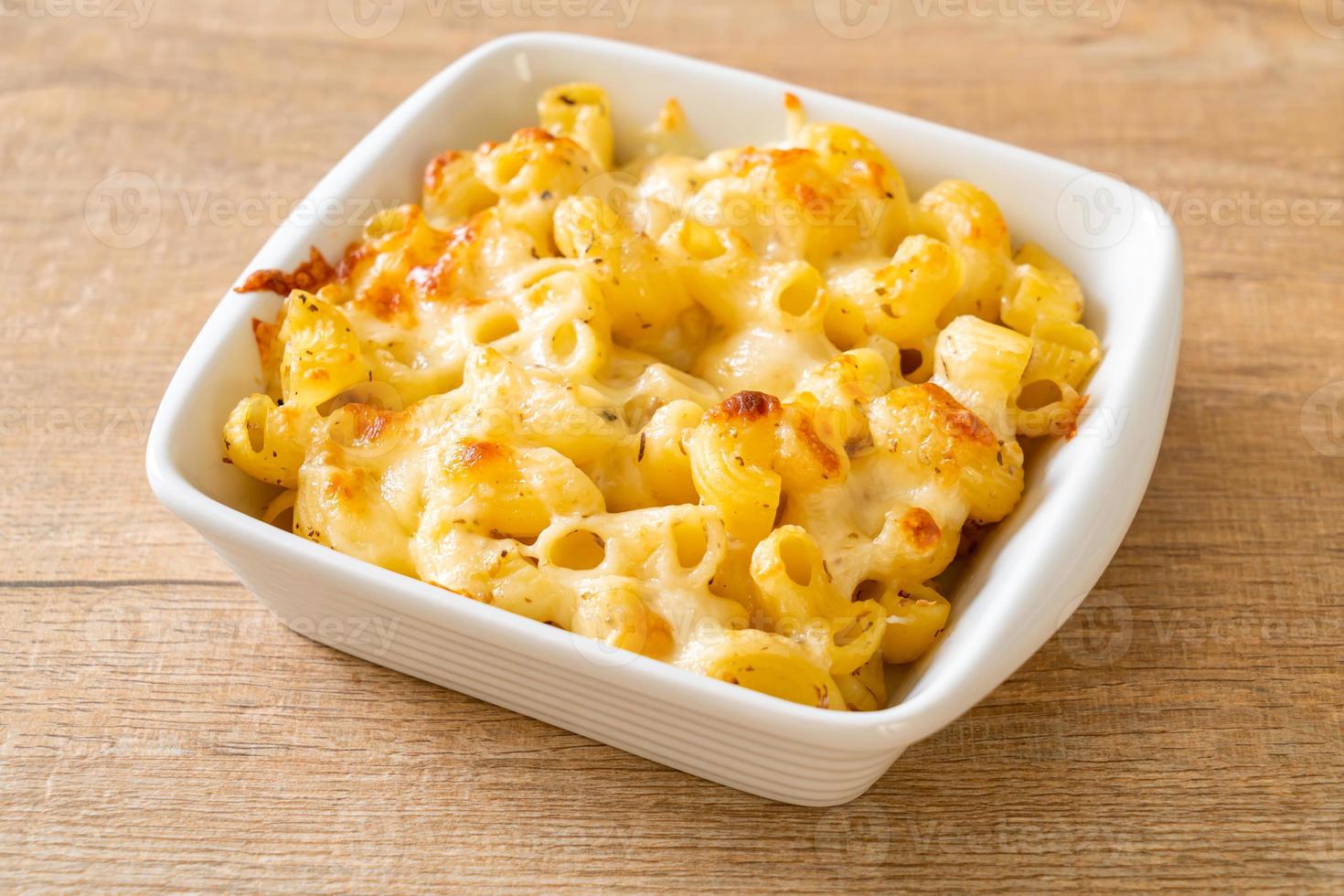 mac e formaggio americano, pasta di maccheroni in salsa di formaggio foto