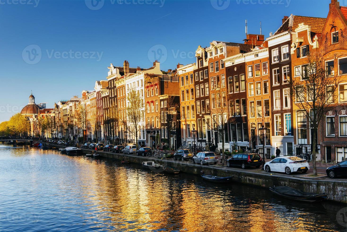 amsterdam è la capitale e la città più popolosa dei Paesi Bassi. foto