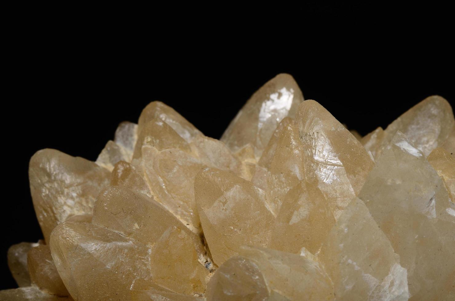 picchi di calcite in dettaglio foto