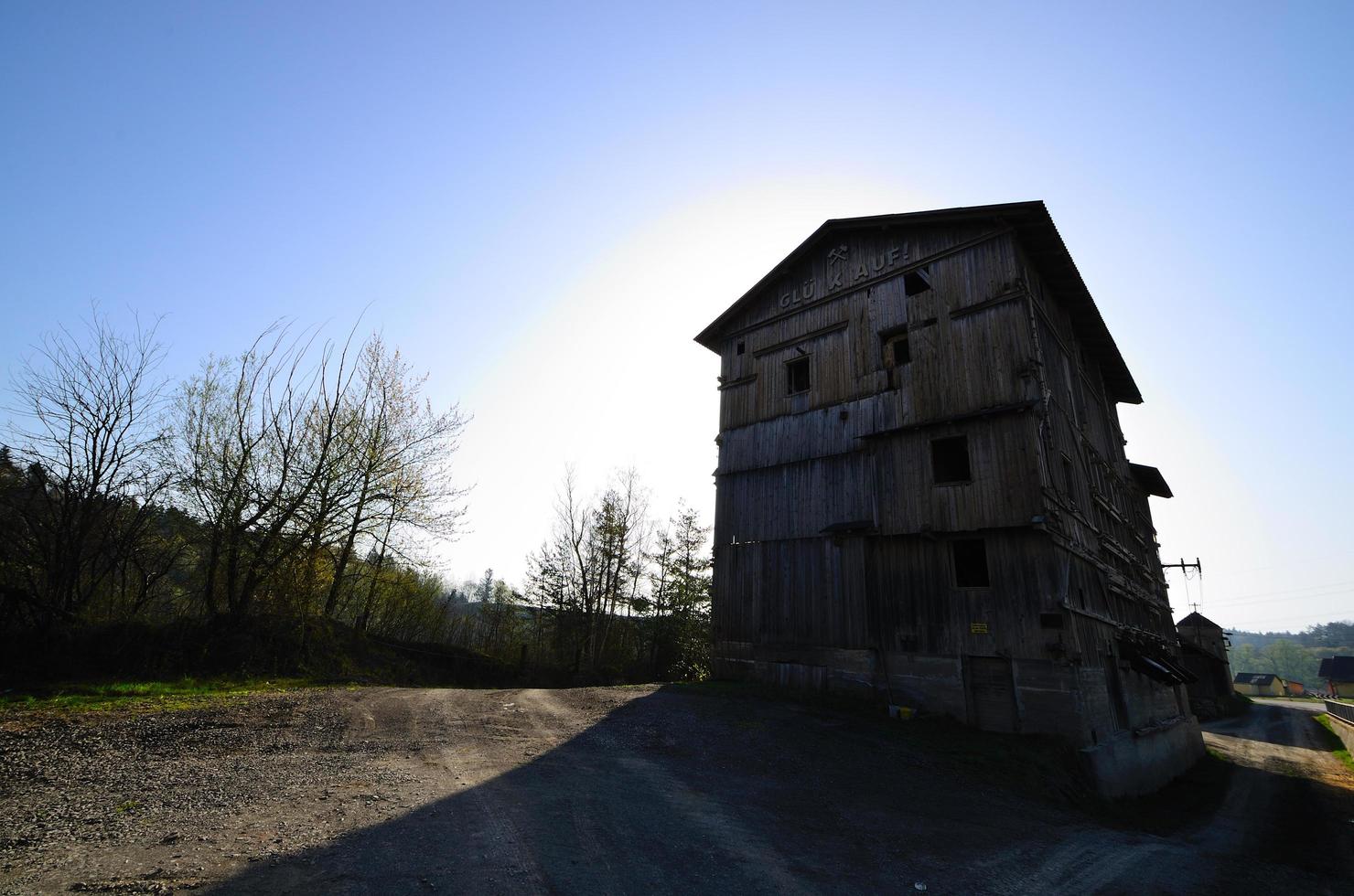 vecchio edificio di una miniera foto