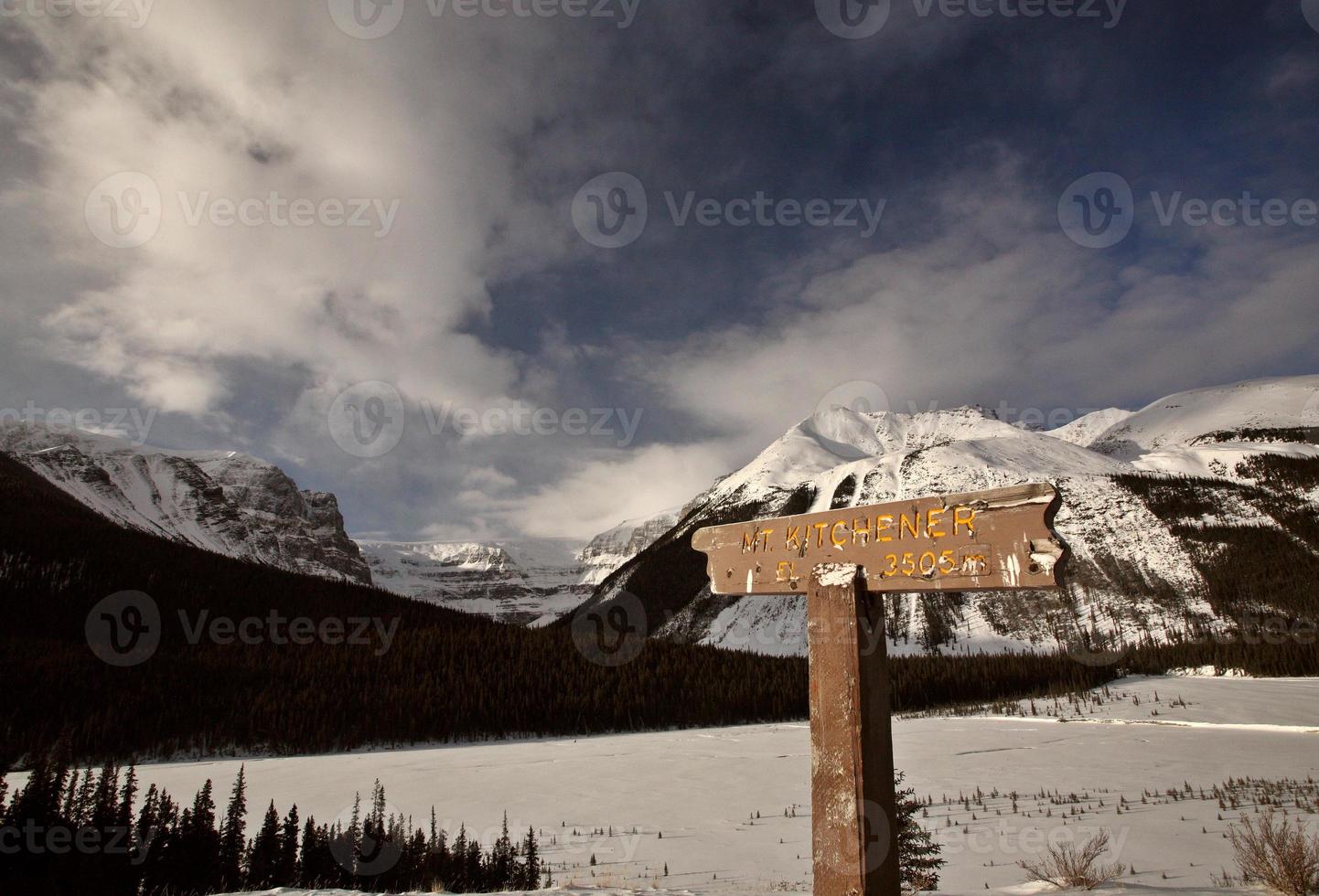 montagne rocciose in inverno foto