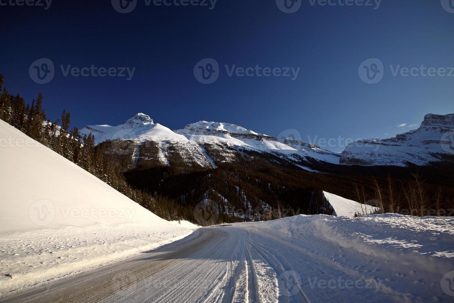 montagne rocciose in inverno foto