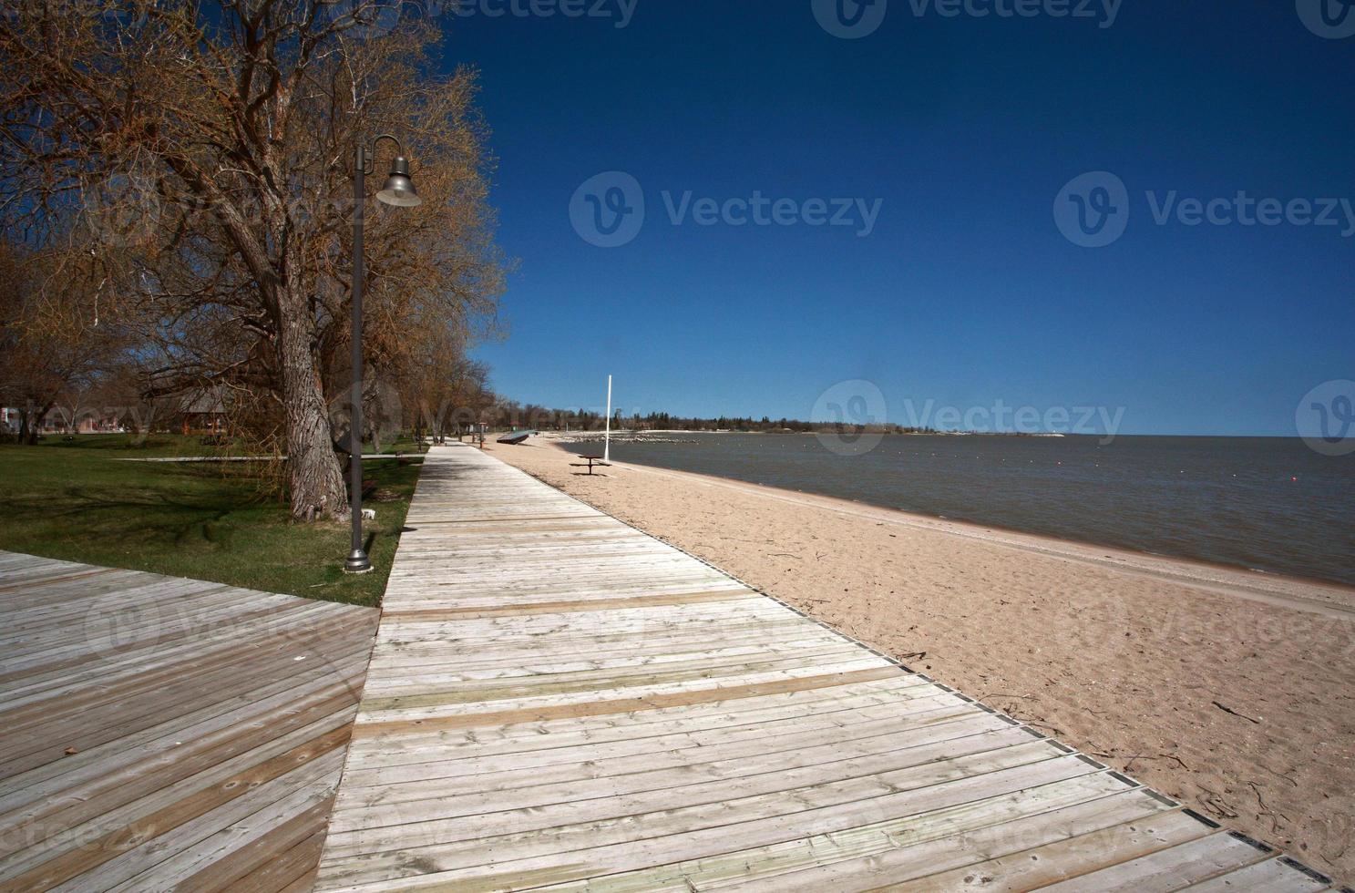 passerella e sabbia a winnipeg beach manitoba foto