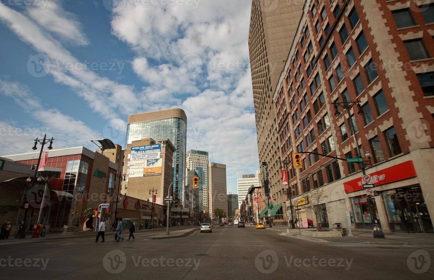 edifici nuovi e vecchi nel centro di winnipeg foto