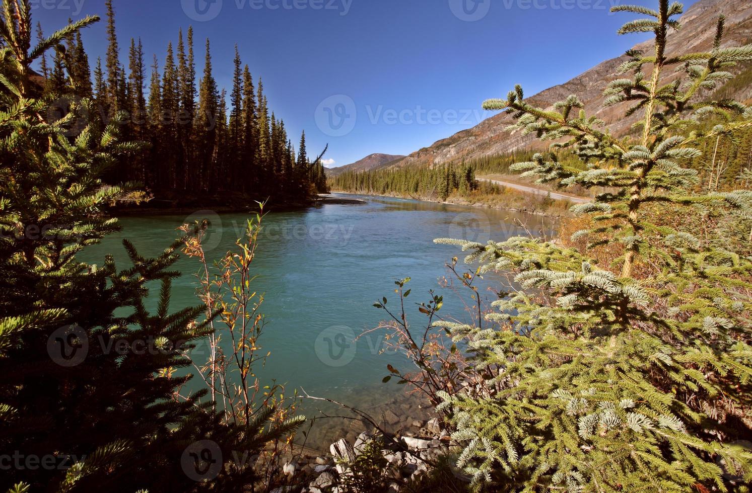 fiume liard in british columbia foto